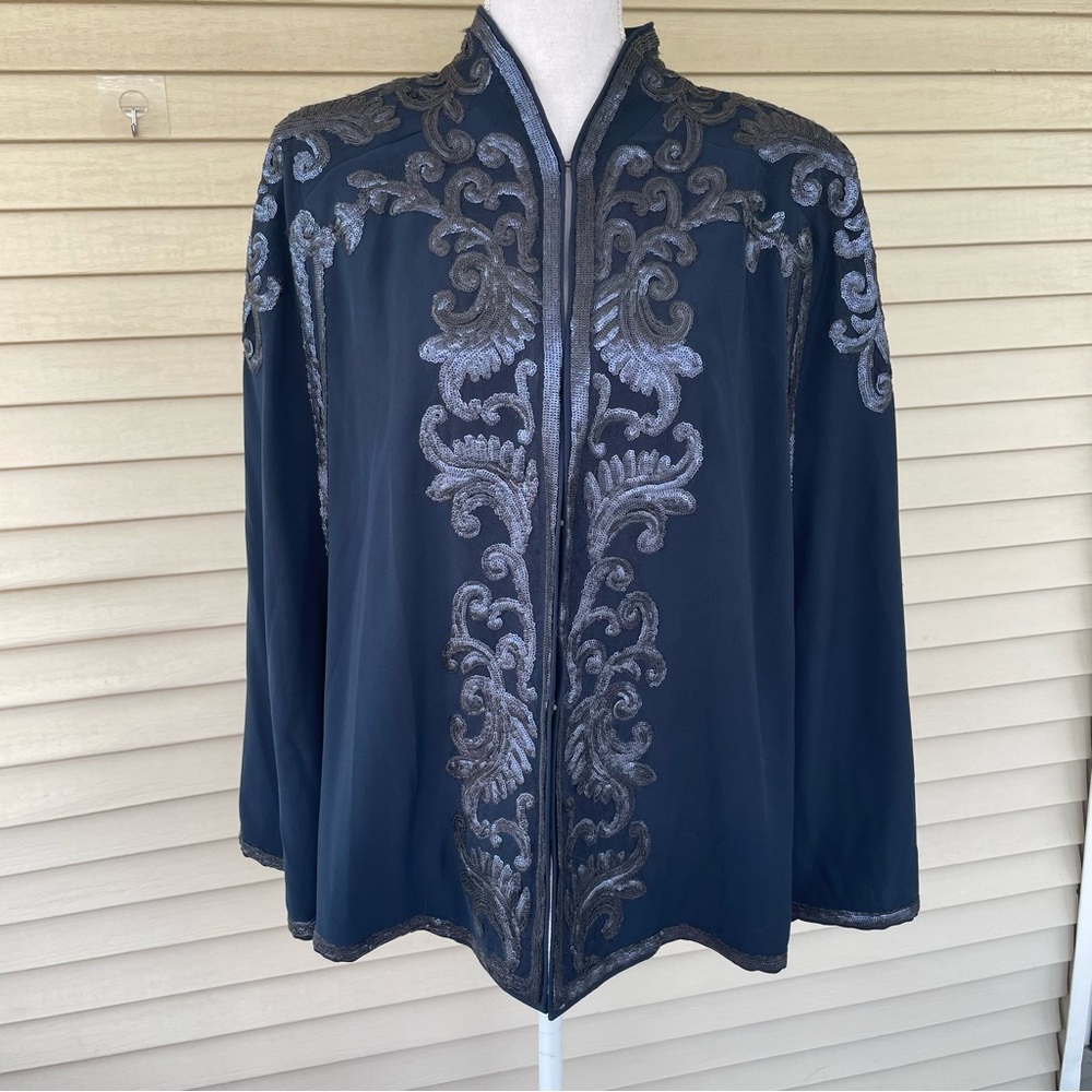 Tadashi Shoji METALLIC PAILLETTE EMBELLISHED CREPE CAPELET Size XL